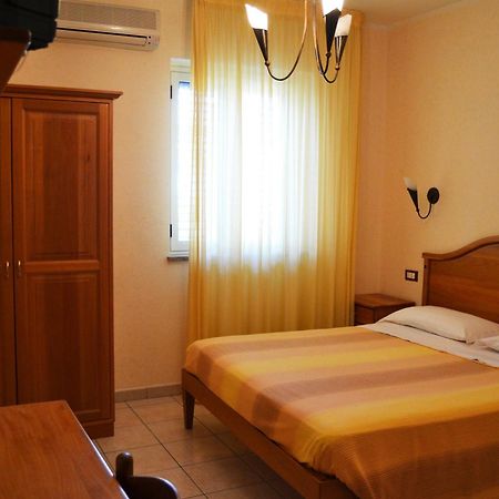 Hotel Ristorante L'Avvenire 기제리아 객실 사진