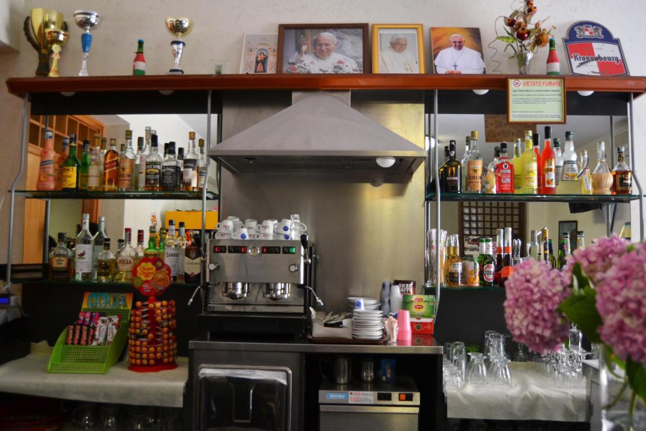 Hotel Ristorante L'Avvenire 기제리아 외부 사진
