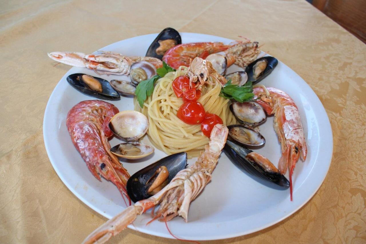 Hotel Ristorante L'Avvenire 기제리아 외부 사진